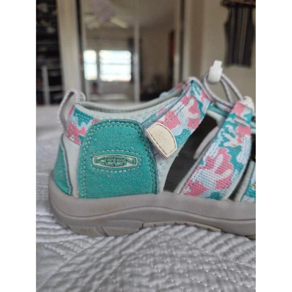 VGUC KEEN Unisex Kids Newport H2 Sandal Camo/Pink Icing Youth 3